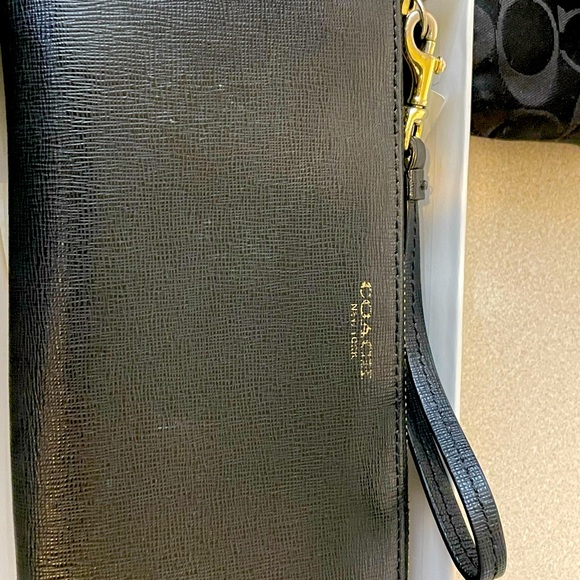 Coach leather wristlet pre-owned - Picture 2 of 5